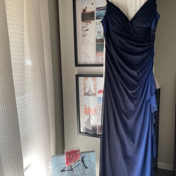 Dress - Picture 3 of 4